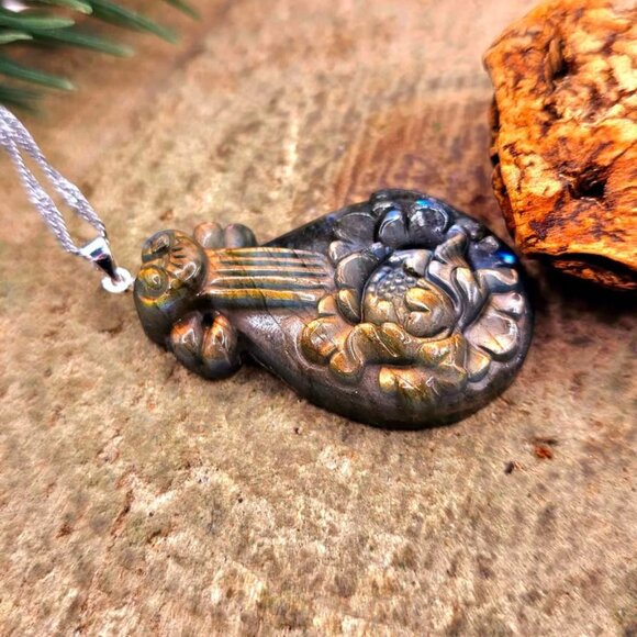 Nature Labradorite Carved Lotus Chinese Pipa Pendant Necklace - Picture 10 of 10